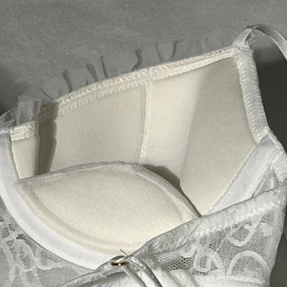 VICTORIA'S SECRET White "The Lacie" Lingerie Size S/P NWOT - Picture 12 of 16